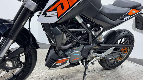 KTM Duke 2016 5k new part 125cc learner naked new mot serviced warranty 16
