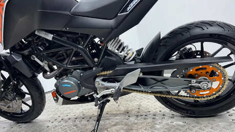 KTM Duke 2016 5k new part 125cc learner naked new mot serviced warranty 40