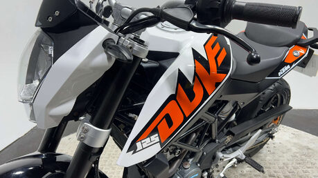 KTM Duke 2016 5k new part 125cc learner naked new mot serviced warranty 37