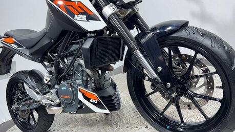 KTM Duke 2016 5k new part 125cc learner naked new mot serviced warranty 25