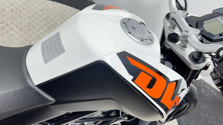 KTM Duke 2016 5k new part 125cc learner naked new mot serviced warranty 28