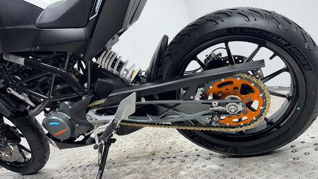 KTM Duke 2016 5k new part 125cc learner naked new mot serviced warranty 11