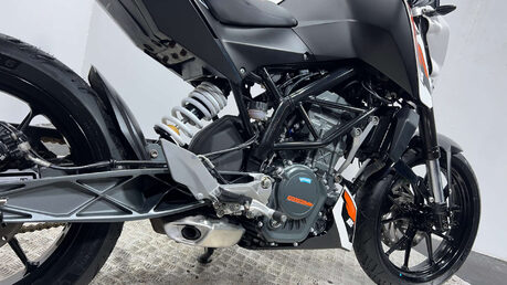 KTM Duke 2016 5k new part 125cc learner naked new mot serviced warranty 18
