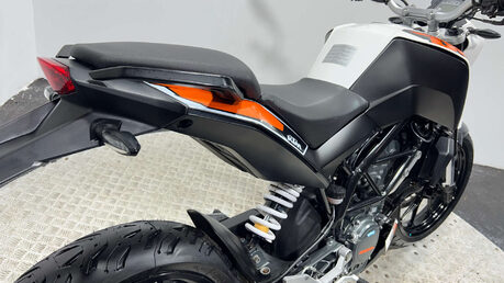 KTM Duke 2016 5k new part 125cc learner naked new mot serviced warranty 12