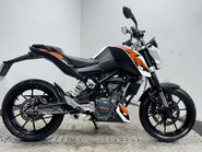 KTM Duke 2016 5k new part 125cc learner naked new mot serviced warranty 33