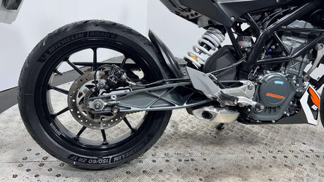 KTM Duke 2016 5k new part 125cc learner naked new mot serviced warranty 14