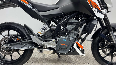 KTM Duke 2016 5k new part 125cc learner naked new mot serviced warranty 20