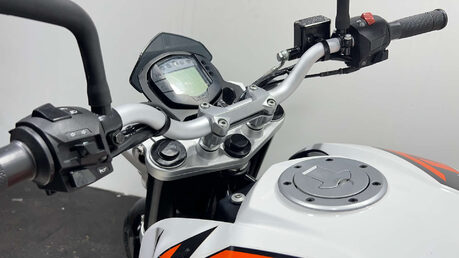 KTM Duke 2016 5k new part 125cc learner naked new mot serviced warranty 45