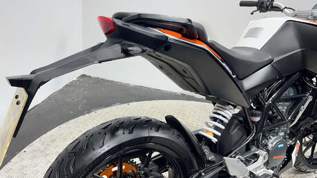 KTM Duke 2016 5k new part 125cc learner naked new mot serviced warranty 13