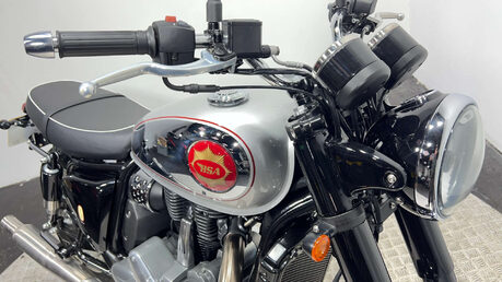 BSA Gold Star 650 2024 only 324 miles retro bike with a twist 650cc single 30