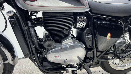 BSA Gold Star 650 2024 only 324 miles retro bike with a twist 650cc single 41