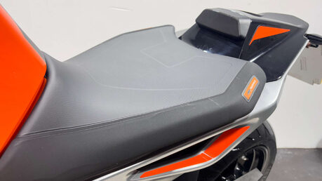 KTM Duke 2018 7K EXCELLENT CONDITION NEW MOT WARRANTY SERVICED 790CC 20