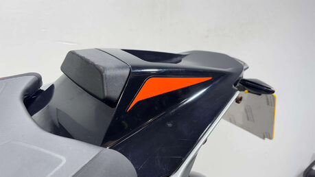 KTM Duke 2018 7K EXCELLENT CONDITION NEW MOT WARRANTY SERVICED 790CC 32