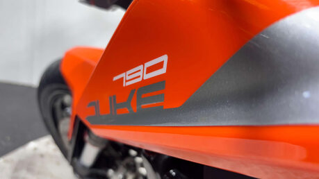 KTM Duke 2018 7K EXCELLENT CONDITION NEW MOT WARRANTY SERVICED 790CC 34