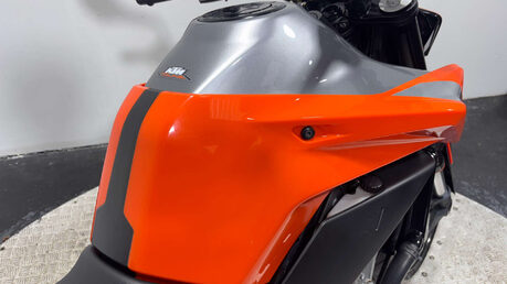 KTM Duke 2018 7K EXCELLENT CONDITION NEW MOT WARRANTY SERVICED 790CC 31