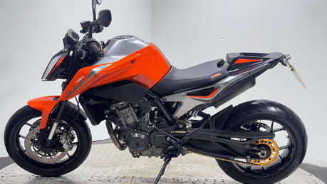 KTM Duke 2018 7K EXCELLENT CONDITION NEW MOT WARRANTY SERVICED 790CC 4