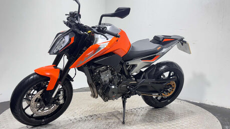 KTM Duke 2018 7K EXCELLENT CONDITION NEW MOT WARRANTY SERVICED 790CC 3