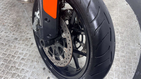 KTM Duke 2018 7K EXCELLENT CONDITION NEW MOT WARRANTY SERVICED 790CC 23