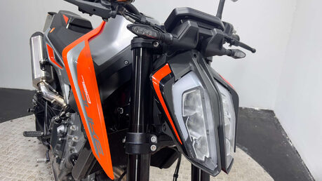KTM Duke 2018 7K EXCELLENT CONDITION NEW MOT WARRANTY SERVICED 790CC 40