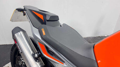 KTM Duke 2018 7K EXCELLENT CONDITION NEW MOT WARRANTY SERVICED 790CC 11