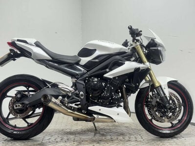Triumph Street Triple 2016 66 PLATE 7K SERVICED WARRANTY VERY CLEAN SC PROJECT EXHAUST