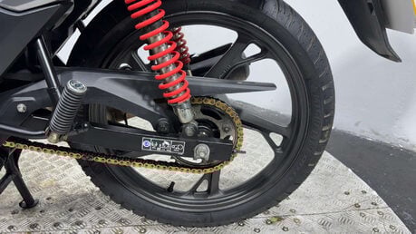 Honda CB 2022 8K NEW MOT WARRANTY 125CC COMMUTER LEARNER BIKE 28