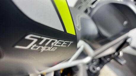 Triumph Street Triple RS 2020 4K MOT SERVICED TOP SPEC SPORTS BIKE TRIPLE 765CC 24