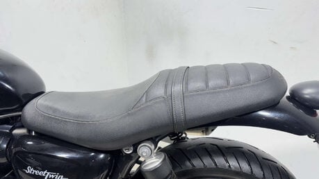 Triumph Street 900 2016 ONLY 14K MOT SPORTS EXHAUST WARRANTY 900CC 11