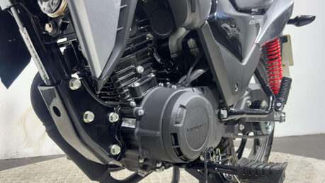 Honda CB 2022 ONLY 8 MILES MOT NOVEMBER WARRANTY 125CC LEARNER BIKE 35