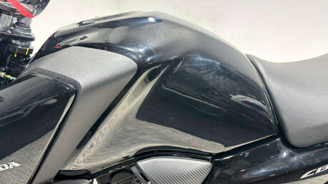 Honda CB 2022 ONLY 8 MILES MOT NOVEMBER WARRANTY 125CC LEARNER BIKE 36