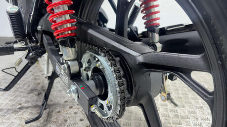 Honda CB 2022 ONLY 8 MILES MOT NOVEMBER WARRANTY 125CC LEARNER BIKE 14