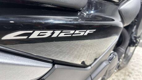 Honda CB 2022 ONLY 8 MILES MOT NOVEMBER WARRANTY 125CC LEARNER BIKE 11