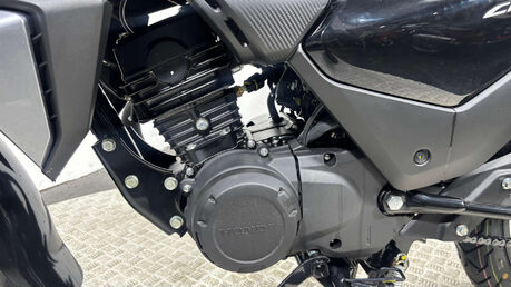 Honda CB 2022 ONLY 8 MILES MOT NOVEMBER WARRANTY 125CC LEARNER BIKE 32