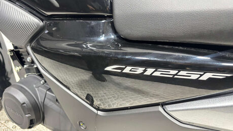 Honda CB 2022 ONLY 8 MILES MOT NOVEMBER WARRANTY 125CC LEARNER BIKE 7