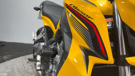 Honda CB 650 NAKED BIKE 2015 ONLY 10K MOT WARRANTY VERY CLEAN 650CC 31