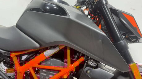 KTM Duke 125 Naked Petrol Manual Euro 5 (15 ps) 28