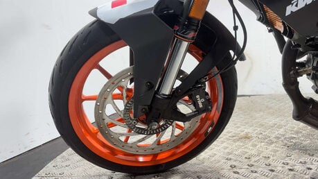 KTM Duke 125 Naked Petrol Manual Euro 5 (15 ps) 12