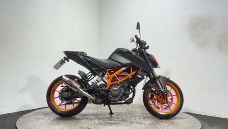 KTM Duke 125 Naked Petrol Manual Euro 5 (15 ps)