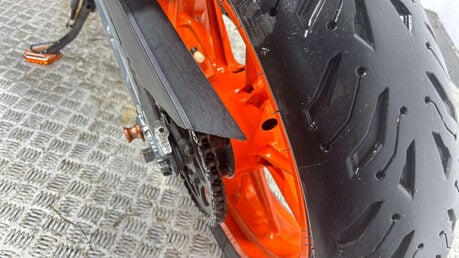 KTM Duke 125 Naked Petrol Manual Euro 5 (15 ps) 25