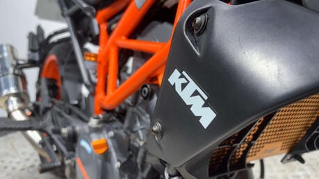 KTM Duke 125 Naked Petrol Manual Euro 5 (15 ps) 10