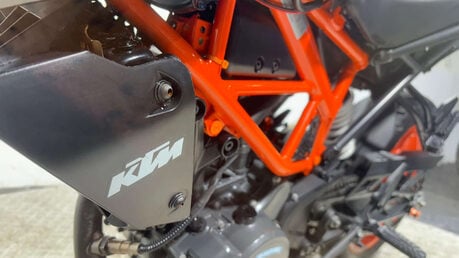KTM Duke 125 Naked Petrol Manual Euro 5 (15 ps) 15