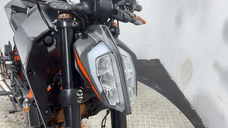 KTM Duke 125 Naked Petrol Manual Euro 5 (15 ps) 46