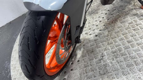 KTM Duke 125 Naked Petrol Manual Euro 5 (15 ps) 31
