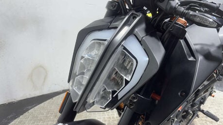 KTM Duke 125 Naked Petrol Manual Euro 5 (15 ps) 18