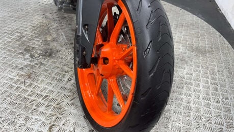 KTM Duke 125 Naked Petrol Manual Euro 5 (15 ps) 24