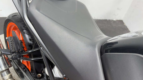 KTM Duke 125 Naked Petrol Manual Euro 5 (15 ps) 17