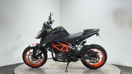 KTM Duke 125 Naked Petrol Manual Euro 5 (15 ps) 4