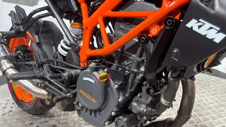 KTM Duke 125 Naked Petrol Manual Euro 5 (15 ps) 40