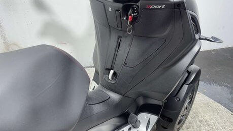 Piaggio MP3 HPE SPORT 2022 3K TRIKE 3 WHEELER SCOOTER CAR LICENCE 300CC 24