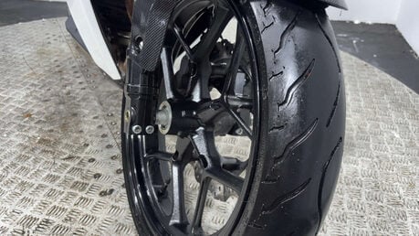 Hyosung GD 2016 ONLY 1K VERY CLEAN LIGHT WEIGHT SPORTS BIKE 250CC NEW MOT 41